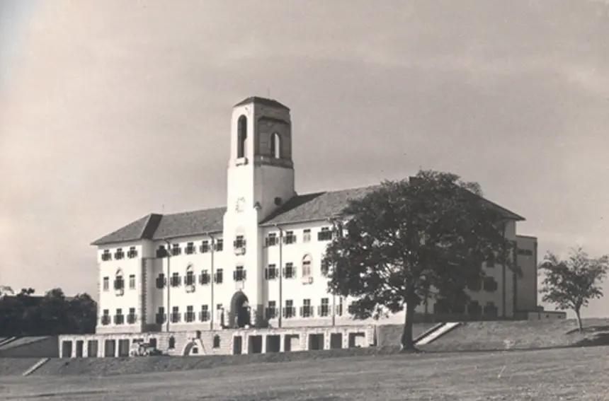 ������״�ѧ����¥��1941�������ż��Ͷ��ڴ˵�ʱ�򣬴�¥�����ǵر��Խ���