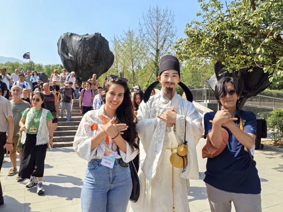 �Ű�ʫ�˼�������¶���ǡ����������϶��ʫ�˰���˹͢����ķ��������ס�ѧϰ������