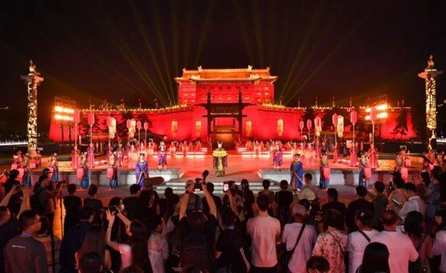 ����ֱ��2025�����ഺʫ������ʫ�˵Ķ���˲��